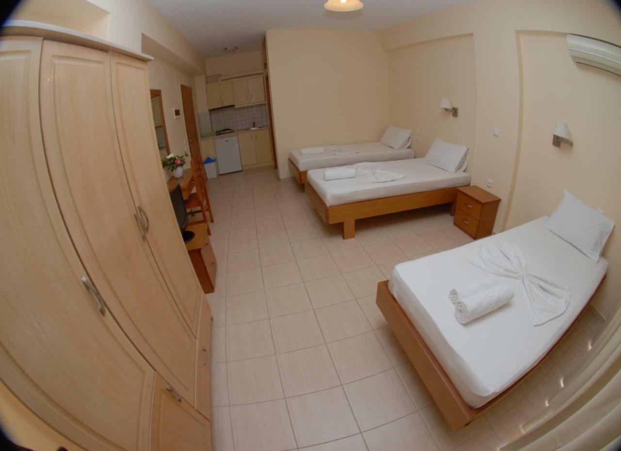Nikos Hotel And Apartments Sarande Exterior photo